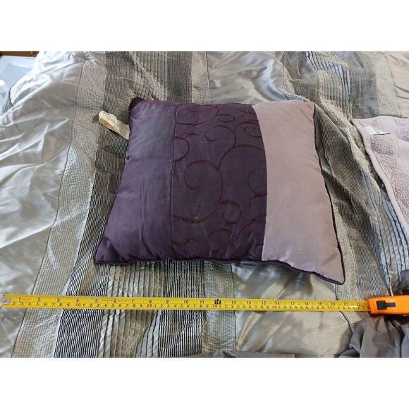 Bedding - Picture 2 of 4